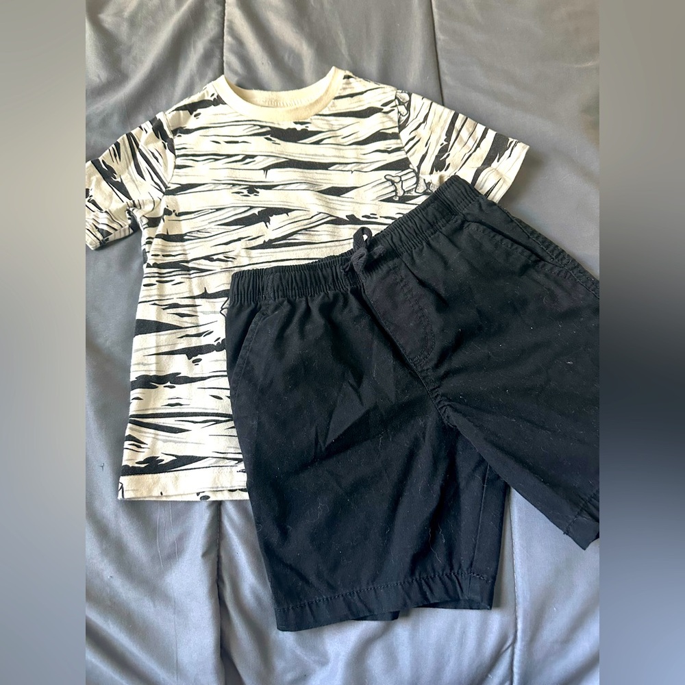 Spooky boys outfit size 4-5 pants 6-7 but fit like 4-5 with drawstring